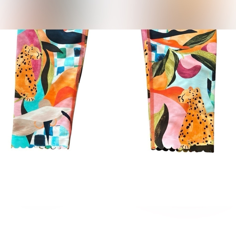 Never fully dressed, Costa Rica, colorful leggings in a size 8. - Picture 5 of 7